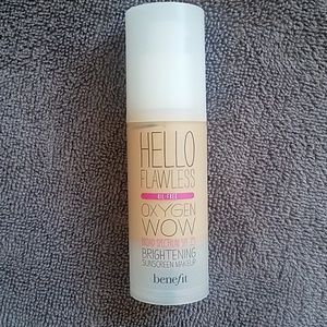 Benefit Hello Flawless foundation.